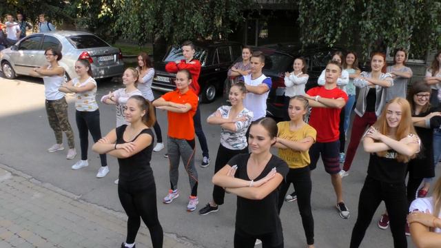 Флешмоб біля ВККіМ смотреть онлайн