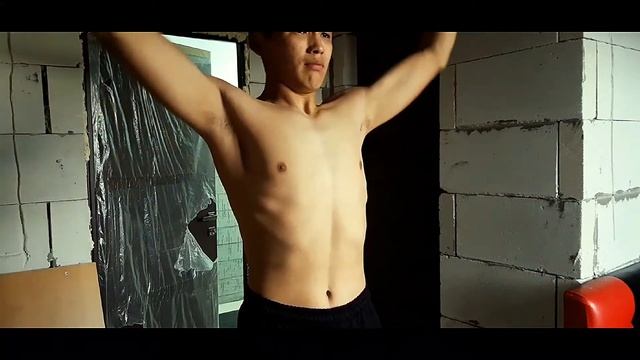 Денеңді гантелмен шығарғың келсе осы видеоны көр!Трапеция,бицепске,иыққа арналған жаттығу програмас смотреть онлайн