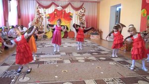 Танец с платками _Маков цвет_ в детском саду (ст.гр. 5-6 лет).mp4