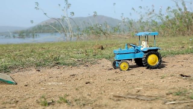 Грузовик MAN упал в яму смотреть онлайн