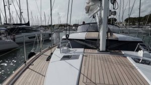 Wauquiez Pilot Saloon 42 yacht review. Тест новой яхты  (English subtitles)