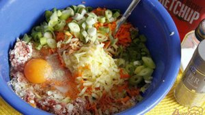 Запеканка из фарша, овощей и рисовых хлопьев
