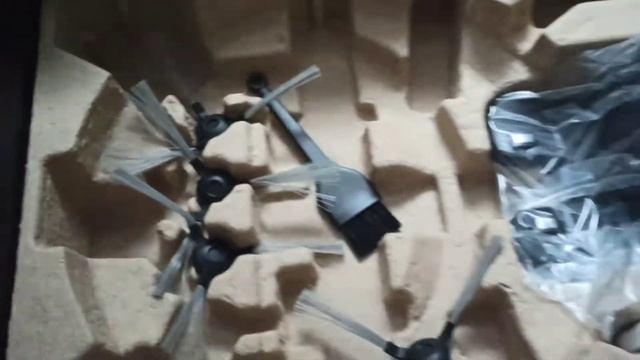 Обзор робота-пылесоса Redmond RV- R450 смотреть онлайн