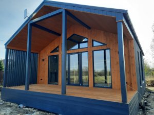 Внешняя и внутренняя отделка дома в стиле BarnHouse площадью 68 кв.м.