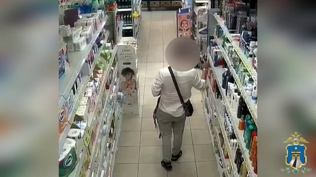 В Шпаковском округе магазинный воришка попал на камеру видеонаблюдения