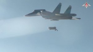Экипаж истребителя-бомбардировщика Су-34 нанес удар ФАБ-3000