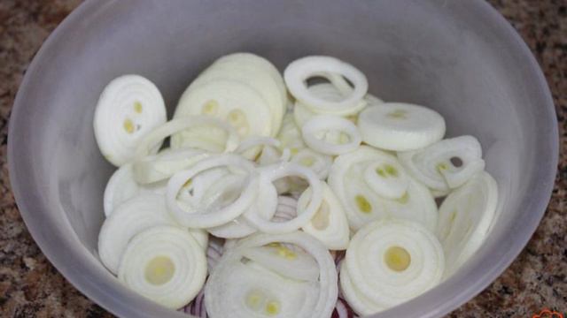 Маринованный репчатый лук к шашлыку с зеленью