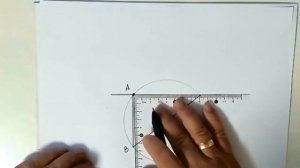 Как провести перпендикуляр в данную точку на прямой с помощью циркуля