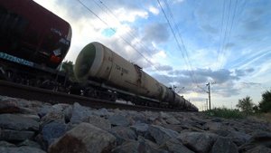 🚆Что видит человек под поездом? 👀 Нашли такой ракурс и покажем вам.