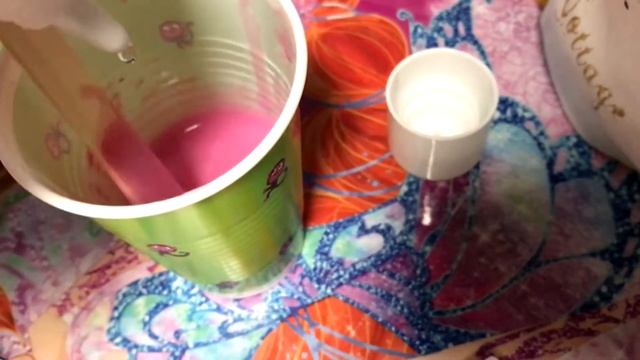 Делаем с Даной Жвачку для рук из клея и других средств смотреть онлайн