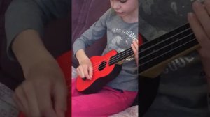 1урок ,как играть на укулеле «бой четвёрка»