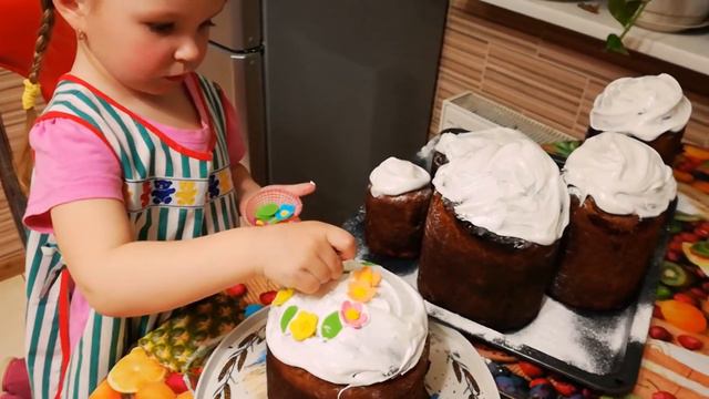 Украшаем Пасхальный кулич.Decorate Easter cakes. смотреть онлайн