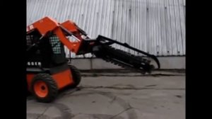 ХИТ бобкет роет траншею (траншеекопатель)