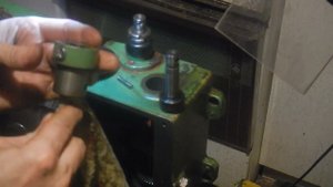 Как неправильно устанавливать сальник на ходовой вал коробки подач ТВ-4. У меня это не получилось.