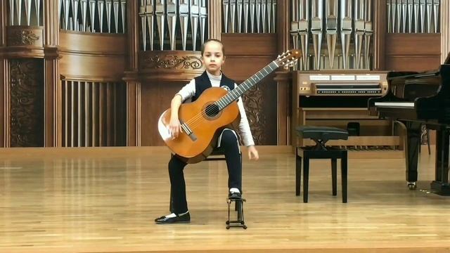Ярославцева Варвара 8лет,младшая группа А.Виницкий Сюрприз м.Каркасси 
