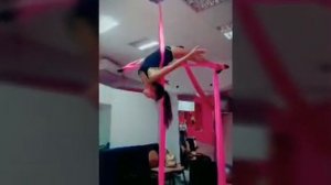 Allure трюки на пилоне на полотне !!!