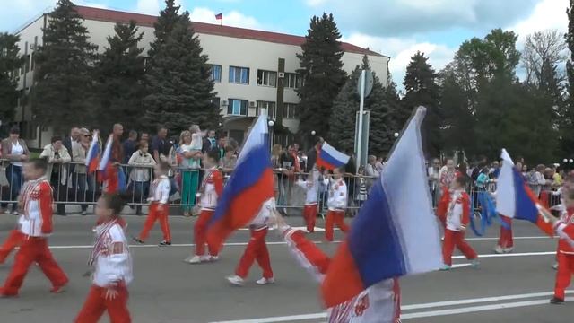 Кореновск 1 мая 2016. Праздничное шествие по улице Красной смотреть онлайн