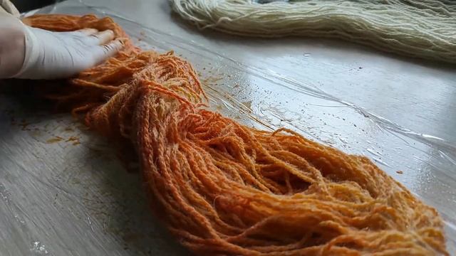 Красим пряжу самостоятельно пищевыми красителями. смотреть онлайн