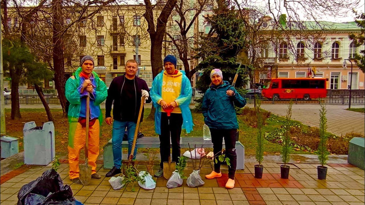 НОВОРОССИЙСК! ОСЕНЬ В ДЕКАБРЕ. САЖАЕМ КИПАРИСЫ, ЛАВРОВИШНЮ, КАЛИНУ, ЖИМОЛОСТИ И БЕРЕСКЛЕТЫ