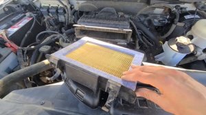 Ford F-150 - ENGINE AIR FILTER REPLACEMENT / REMOVAL (2004 - 2008)