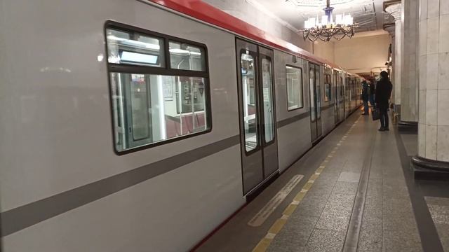 Прибытие «Балтийца» на станцию метро «Автово» из депо (16.11.23) смотреть онлайн