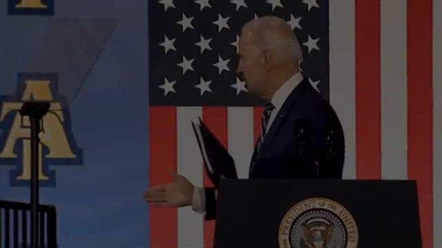 СРОЧНО! Президент США Байден обратился к невидимой аудитории с просьбой "не прыгать" смотреть онлайн