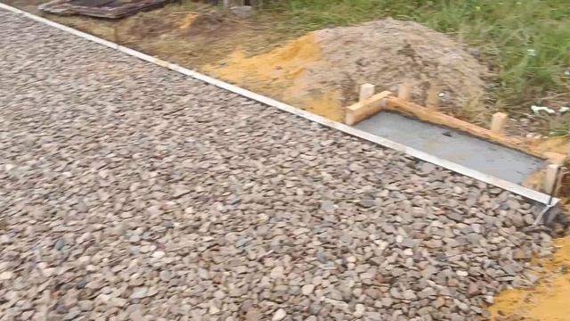 Показываю как за 3 недели преобразил участок заказчику. От разбивки до запуска автополива. смотреть онлайн