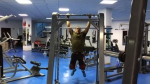 Сколько подтягивается Александр Емельяненко за один подход???