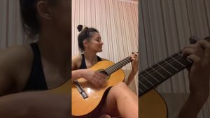 Когда она ложилась спать он догонял ее во снах ..🌟