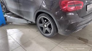 Установка проставок для увеличения клиренса на Мерседес GLA 2015
