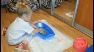 Как ДЕТИ играют 3 ПУПС  БЕБИ БОН писает в горшок. МАМЫ & Live