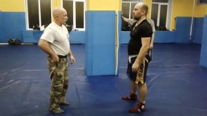 В Н Крючков  С А О Стрела  Противодействие ножу путём использования пистолета