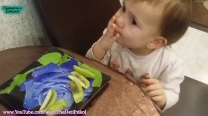Ребенок Ест Киви Первый Раз! Приколы с Детьми! Child Eats Kiwi first time! Funny Kids!
