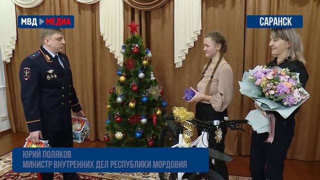 Владимир Колокольцев в рамках акции «Елка желаний» исполнил новогоднюю мечту Арины Новиковой