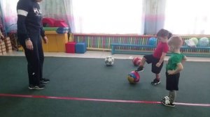 ФУТБОЛ ДЛЯ детей от 3-6 лет. ТОП- 5 упр-ий для развития ловкости и координации движения.Урок - 1.
