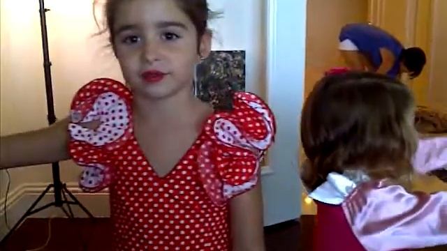 maria sings "looking for paradise" in flamenco dress during halloween смотреть онлайн