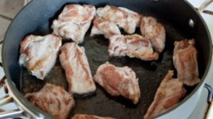 Тушеные свиные ребрышки с картошкой