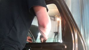 Как снять стёкла с передней и задней двери. Renault Duster (Рено Дастер).