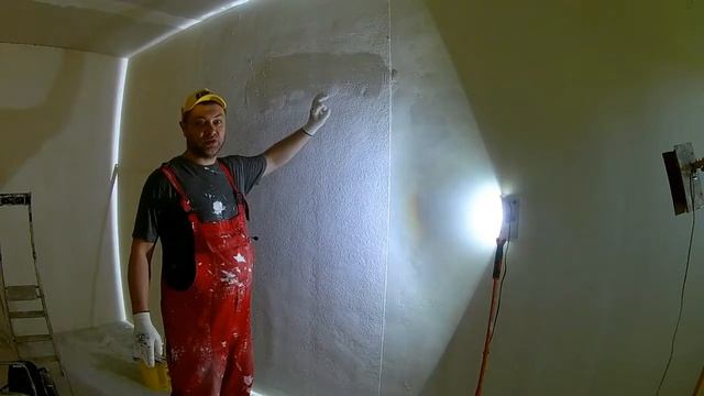 200 метров/день. Поклейка стеклохолста на шпаклевку валиком.