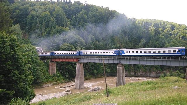Потяг у Яремче:⛰️ "Біла акація" - "Одеса - Рахів"🚝. смотреть онлайн