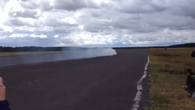 Новый Мировой рекорд Разворот дрейф на скорости 217 км/ч! 05.09.2013 смотреть онлайн