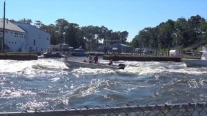 POLICE YELL AT BOATER IN POINT PLEASANT CANAL! Strong Currents and Waves Cause Trouble for Boats