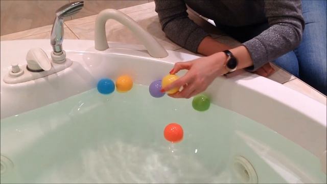 Набор игрушек для купания и развития малыша - IQ Bubbles. смотреть онлайн