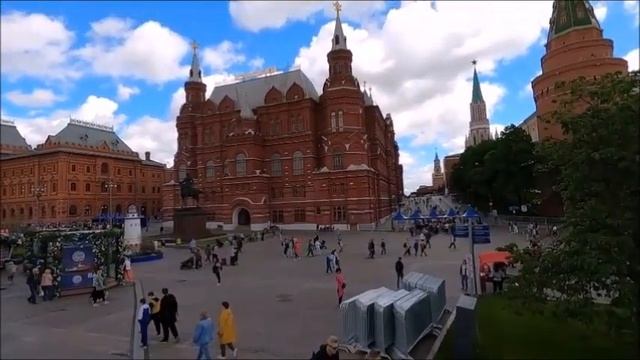 у метро "Площадь революции" смотреть онлайн