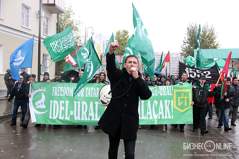 Митинг татар. Татарстан в 90 "Азатлык". Татарский национализм. Татарские националисты Азатлык. Татарские сепаратисты.