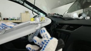 Как снять козырёк на Skoda Octavia или Rapid