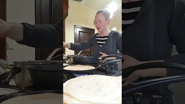 Сеанс одновременной жарки блинов смотреть онлайн