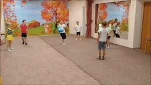 Подвижная музыкальная игра Веселые мячики | танцы для детей 5-6 лет