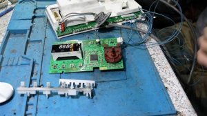 Ремонт стиральной машины INDESIT | Мерцает и не включается | Прошивка модуля стиральной машины