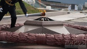 Возвращение Вечного огня к памятнику Солдату и Матросу в Севастополе / Сюжет ForPost
